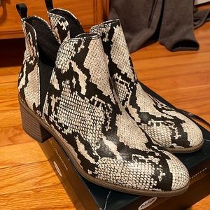 Trendy Snake Print Booties